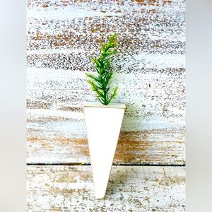 *White Wooden Deco Carrot